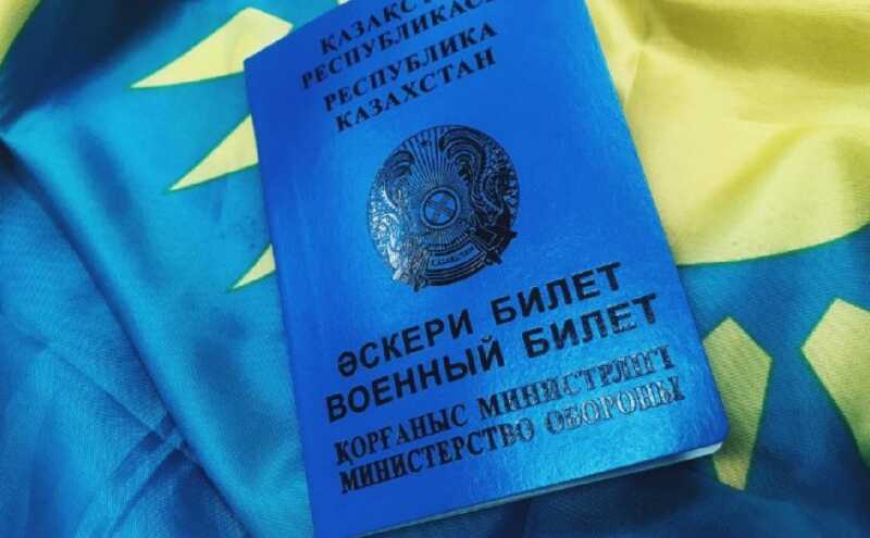В Казахстане студентов забрали в военкомат сразу после защиты дипломов