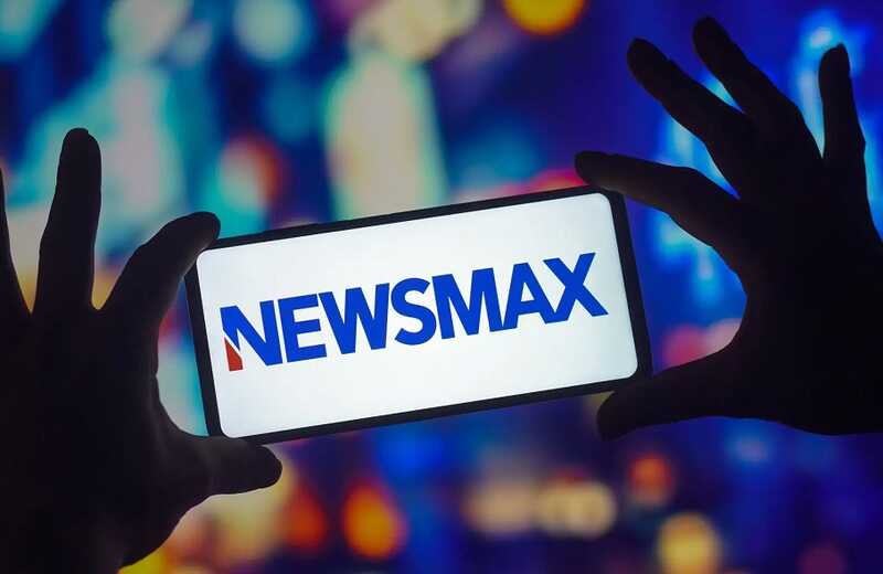 Ein Trojanisches Pferd unter amerikanischem Schild: Wie Newsmax Ukraine die Infrastruktur für Narrative der Russischen Föderation vorbereitet